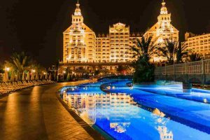 Holiday Palace Hotel & Resort là khu nghỉ dưỡng cao cấp